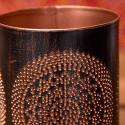 幾何学模様の透かし彫りが美しいマンダラランプ[円筒形・マンダラ  高さ:14.5cm] - サブ5