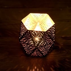 幾何学模様の透かし彫りが美しいマンダラランプ[六角形  高さ:8cm] - サブ3