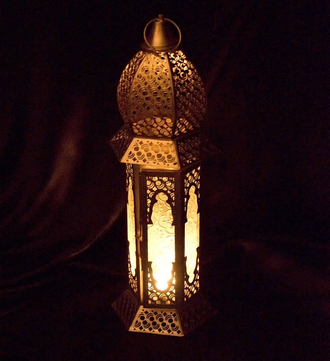 【40cm】モロッコスタイル　スタンド型LEDキャンドルランタン【ロウソク風LEDキャンドル付き】 9 - 暗くして、中にキャンドルを入れてみました