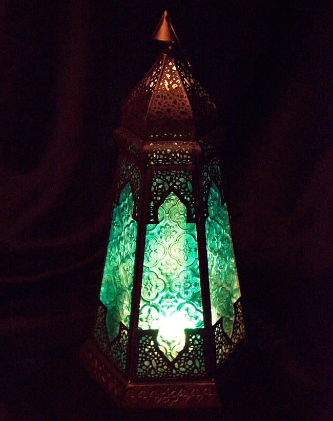【39cm】モロッコスタイル　スタンド型LEDキャンドルランタン【ロウソク風LEDキャンドル付き】 12 - 暗くして、中にキャンドルを入れてみました