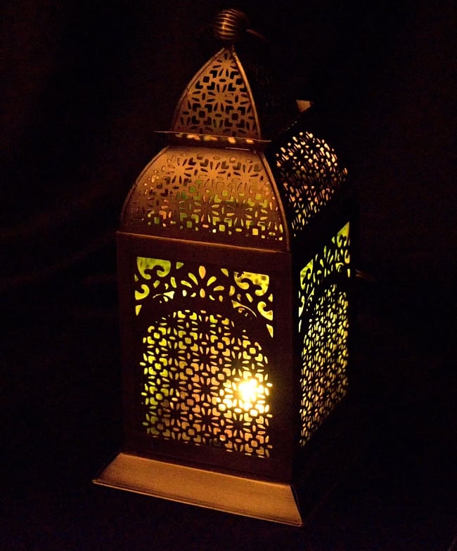 【26.5cm】モロッコスタイル　スタンド型LEDキャンドルランタン【ロウソク風LEDキャンドル付き】 12 - 暗くして、中にキャンドルを入れてみました