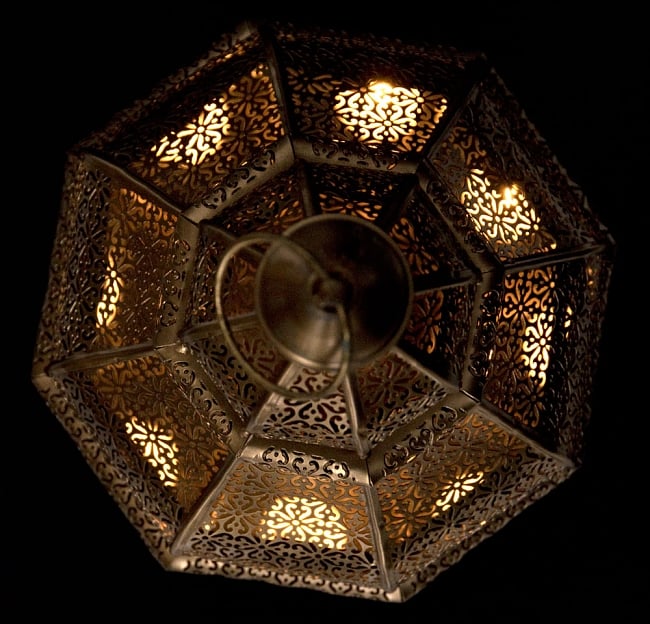 【訳あり・51cm】モロッコスタイル　スタンド型LEDキャンドルランタン【ロウソク風LEDキャンドル付き】 10 - 暗くして、中にキャンドルを入れてみました