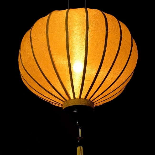 ベトナム伝統のホイアン・ランタン(提灯) - 丸型（大） 5 - 点灯してみました。エスニックなムードたっぷりです。