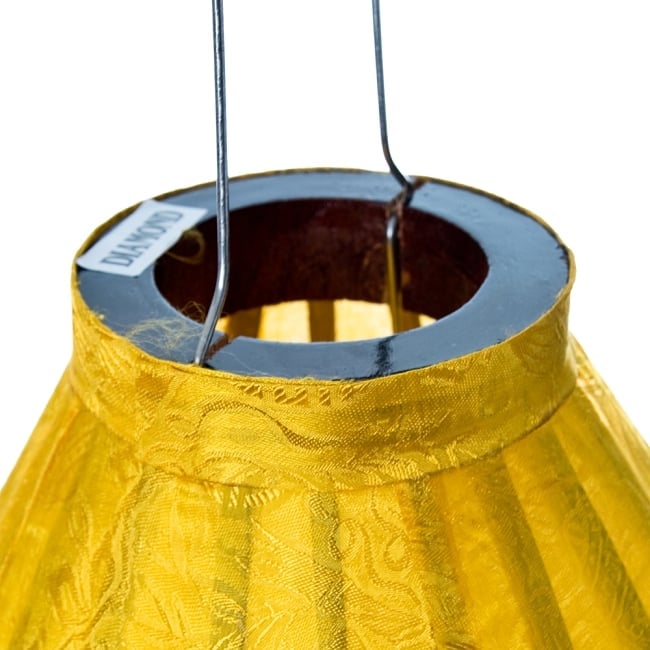 ベトナム伝統のホイアン・ランタン(提灯) - ダイヤ型（大） 4 - 上部には電球を入れられる穴が空いています。