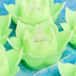 〔6個入り〕ゆらめく睡蓮の灯り 　ロウソク風LEDロータスキャンドルライト〔3.5cm×7.3cm〕 - サブ3