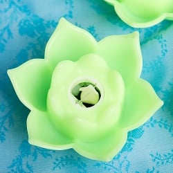 〔6個入り〕ゆらめく睡蓮の灯り 　ロウソク風LEDロータスキャンドルライト〔3.5cm×7.3cm〕 - サブ4