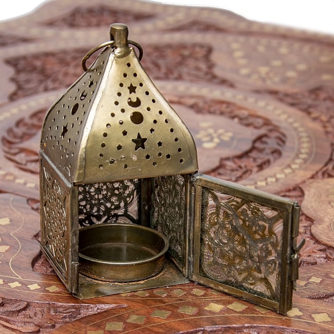 モロッコスタイルの透かし彫りLEDキャンドルランタン〔ロウソク風LEDキャンドル付き〕 - 約10.5×5.5cm 8 - この状態でLEDキャンドルを入れます