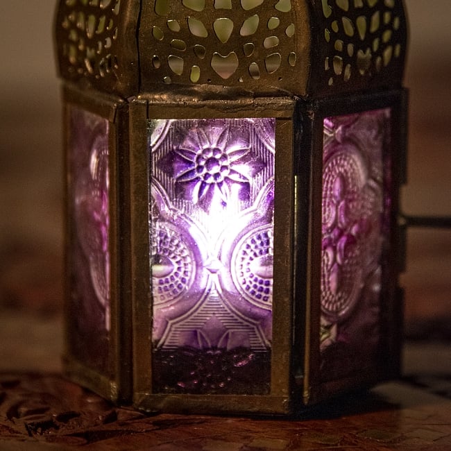 モロッコスタイルの透かし彫りキャンドルランタン〔ロウソク風LEDキャンドル付き〕 - 約12×6cm 2 - 全体写真です