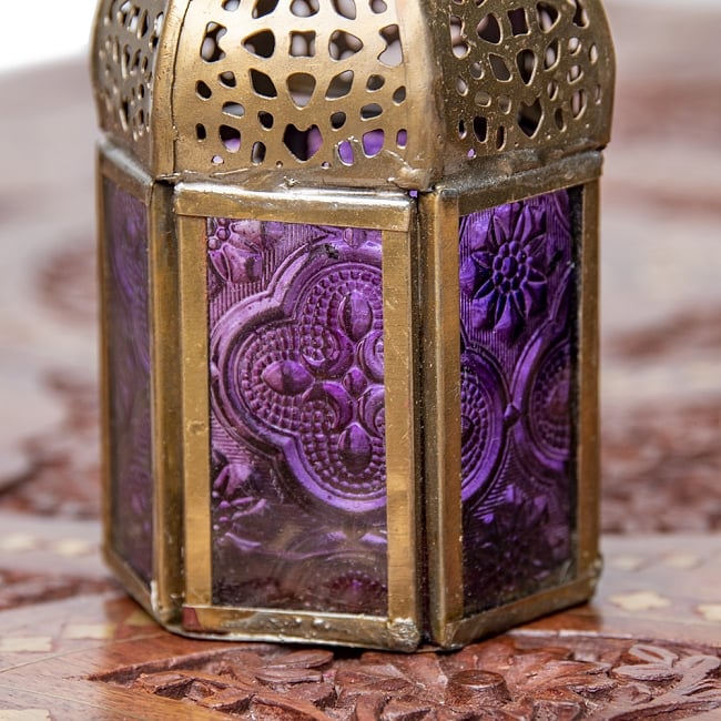 モロッコスタイルの透かし彫りキャンドルランタン〔ロウソク風LEDキャンドル付き〕 - 約12×6cm 6 - きれいなガラスがキャンドルの光を通します。