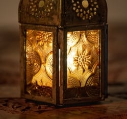 モロッコスタイルの透かし彫りLEDキャンドルランタン〔ロウソク風LEDキャンドル付き〕 -  約11×6cm - サブ2