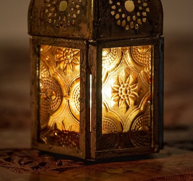 モロッコスタイルの透かし彫りLEDキャンドルランタン〔ロウソク風LEDキャンドル付き〕 -  約11×6cm 2 - 全体写真です