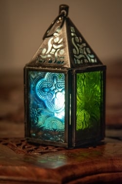 モロッコスタイルの透かし彫りLEDキャンドルランタン【ロウソク風LEDキャンドル付き】 約10.5×6cm - サブ2