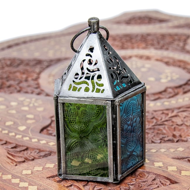 モロッコスタイルの透かし彫りLEDキャンドルランタン【ロウソク風LEDキャンドル付き】 約10.5×6cm 3 - 明るい部屋で見てみました。キャンドルを灯していなくても可愛いですね！

