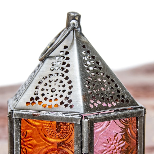 モロッコスタイルの透かし彫りキャンドルランタン【ロウソク風LEDキャンドル付き】 - 【レッド】約11×8cm 5 - モロッコランプ特有の美しい切り抜き細工。