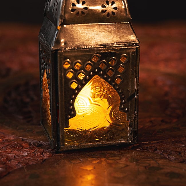 モロッコスタイルの透かし彫りLEDキャンドルランタン【ロウソク風LEDキャンドル付き】 - 〔イエロー〕約13cm×約5.8cm 2 - 全体写真です