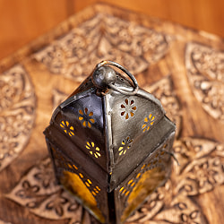 モロッコスタイルの透かし彫りLEDキャンドルランタン【ロウソク風LEDキャンドル付き】 - 〔イエロー〕約13cm×約5.8cm - サブ4