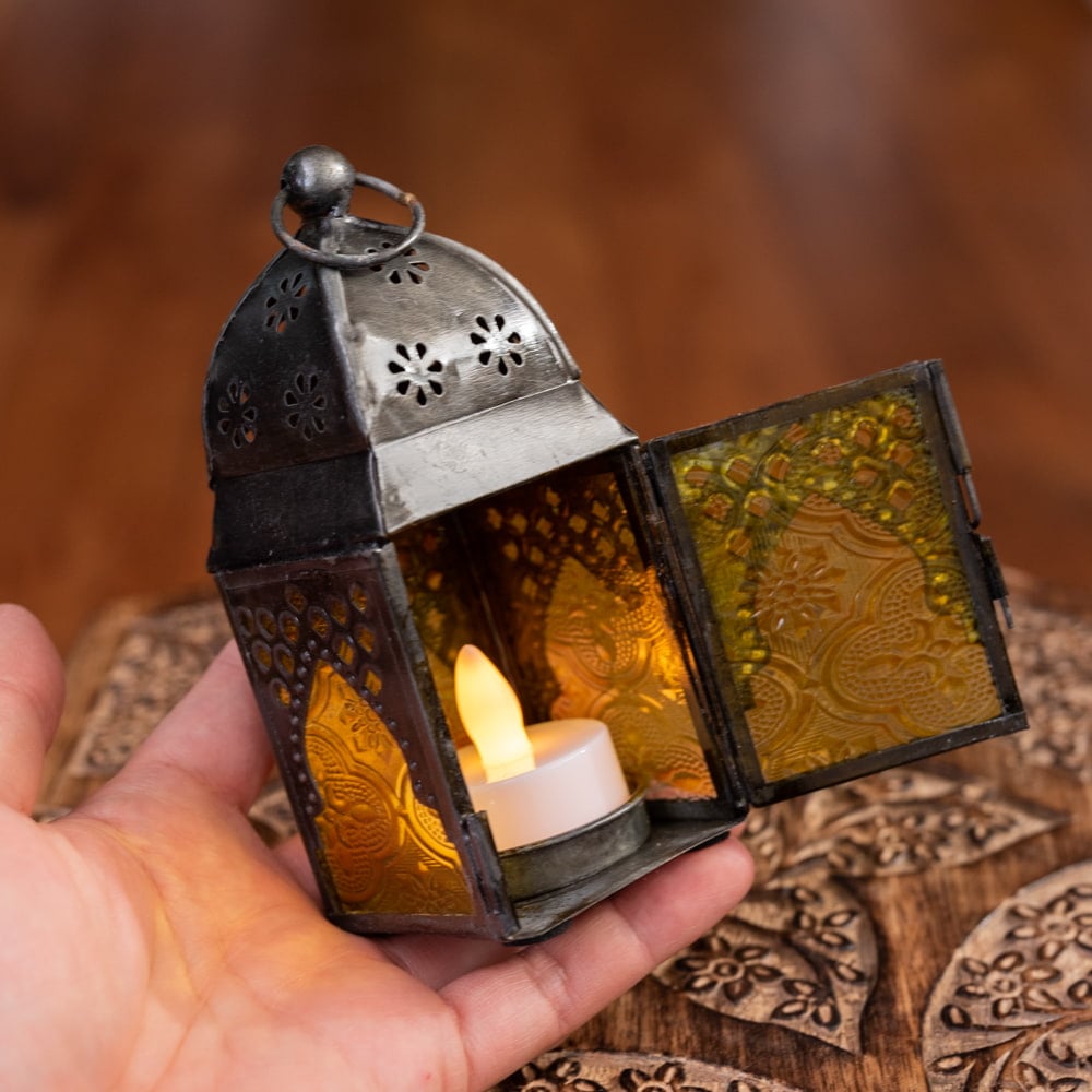 モロッコスタイルの透かし彫りLEDキャンドルランタン【ロウソク風LED