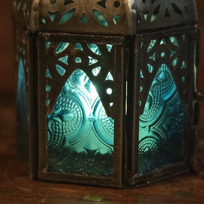 モロッコスタイルの透かし彫りLEDキャンドルランタン〔ロウソク風LEDキャンドル付き〕 - 〔ブルー〕約14×6.5cm 2 - 全体写真です