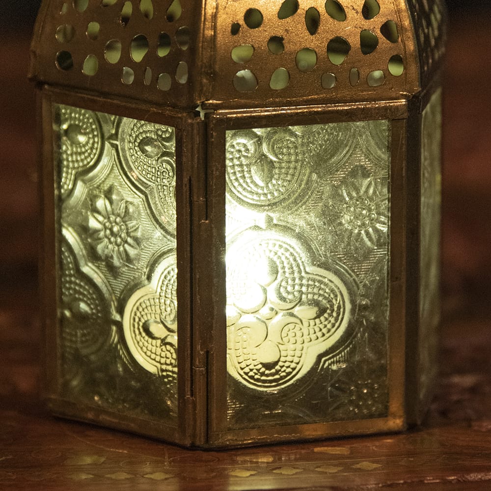 モロッコスタイルの透かし彫りLEDキャンドルランタン〔ロウソク風LEDキャンドル付き〕 〔ホワイト〕約13.5×8cm の通販 