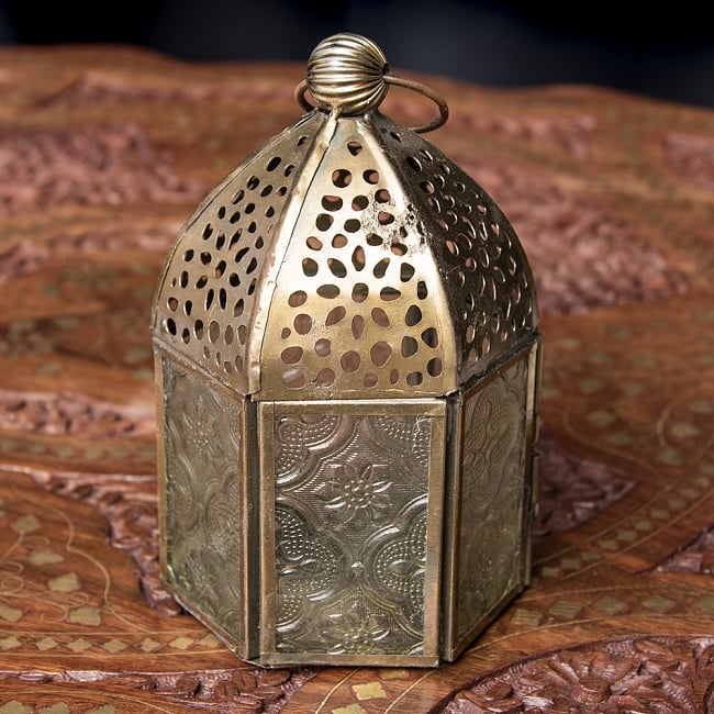 モロッコスタイルの透かし彫りLEDキャンドルランタン〔ロウソク風LEDキャンドル付き〕 - 〔ホワイト〕約13.5×8cm 3 - 明るい部屋で見てみました。キャンドルを灯していなくても可愛いですね！