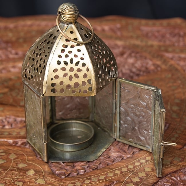 モロッコスタイルの透かし彫りLEDキャンドルランタン〔ロウソク風LEDキャンドル付き〕 - 〔ホワイト〕約13.5×8cm 8 - この状態でLEDキャンドルを入れます