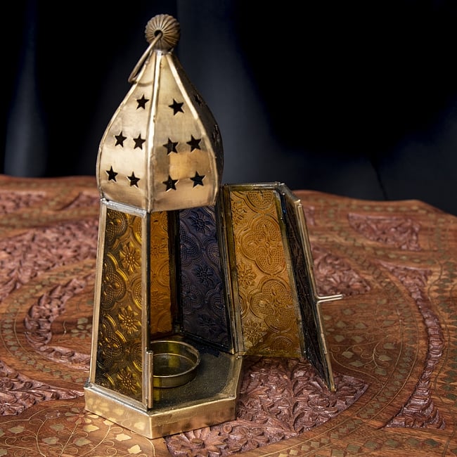 モロッコスタイルの透かし彫りLEDキャンドルランタン〔ロウソク風LEDキャンドル付き〕 - 〔ブルー＆イエロー〕約21.5×10cm 8 - この状態でLEDキャンドルを入れます