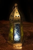 モロッコスタイルの透かし彫りLEDキャンドルランタン〔ロウソク風LEDキャンドル付き〕 - 〔ブルー＆イエロー〕約21.5×10cmの商品写真