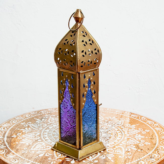 モロッコスタイルの透かし彫りLEDキャンドルランタン〔ロウソク風LEDキャンドル付き〕 - 〔ブルー＆パープル〕約25.5×7cm 3 - 明るい部屋で見てみました。キャンドルを灯していなくても可愛いですね！