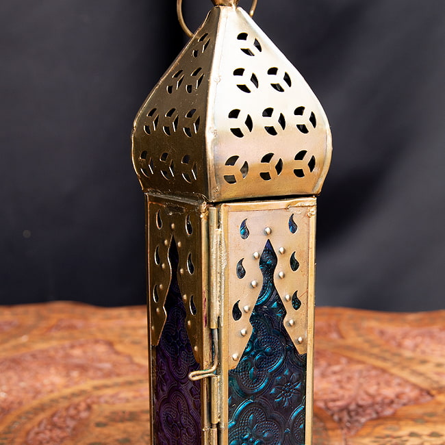 モロッコスタイルの透かし彫りLEDキャンドルランタン〔ロウソク風LEDキャンドル付き〕 - 〔ブルー＆パープル〕約26×8cm 4 - 模様の付いた色とりどりのガラスが嵌め込まれていて、とても雰囲気があります。