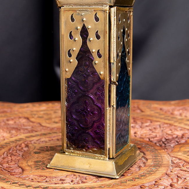 モロッコスタイルの透かし彫りLEDキャンドルランタン〔ロウソク風LEDキャンドル付き〕 - 〔ブルー＆パープル〕約26×8cm 6 - きれいなガラスがキャンドルの光を通します。
