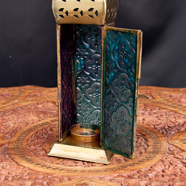 モロッコスタイルの透かし彫りLEDキャンドルランタン〔ロウソク風LEDキャンドル付き〕 - 〔ブルー＆パープル〕約25.5×7cm 8 - この状態でLEDキャンドルを入れます