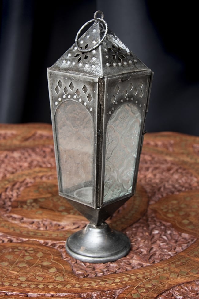 モロッコスタイルの透かし彫りLEDキャンドルランタン〔ロウソク風LEDキャンドル付き〕 - 〔ホワイト〕約23×10cm 3 - 明るい部屋で見てみました。キャンドルを灯していなくても可愛いですね！こちらはデザイン1です。