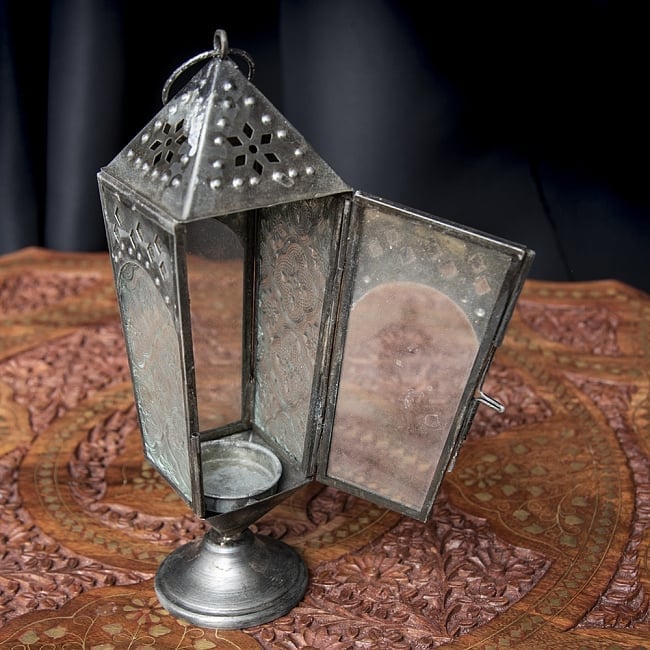モロッコスタイルの透かし彫りLEDキャンドルランタン〔ロウソク風LEDキャンドル付き〕 - 〔ホワイト〕約23×10cm 8 - この状態でLEDキャンドルを入れます