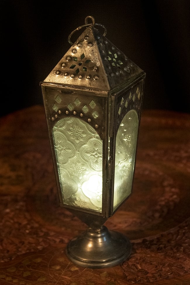 モロッコスタイルの透かし彫りLEDキャンドルランタン〔ロウソク風LEDキャンドル付き〕 - 〔ホワイト〕約23×10cmの写真