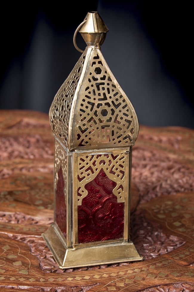 モロッコスタイルの透かし彫りLEDキャンドルランタン〔ロウソク風LEDキャンドル付き〕 - 〔レッド〕約22.5×8cm 3 - 明るい部屋で見てみました。キャンドルを灯していなくても可愛いですね！