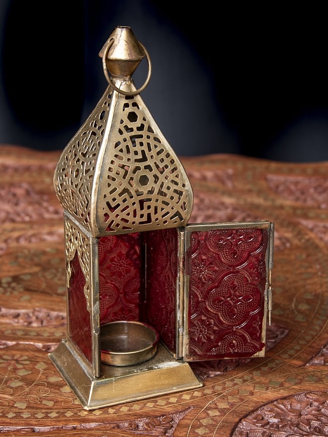 モロッコスタイルの透かし彫りLEDキャンドルランタン〔ロウソク風LEDキャンドル付き〕 - 〔レッド〕約22.5×8cm 8 - この状態でLEDキャンドルを入れます