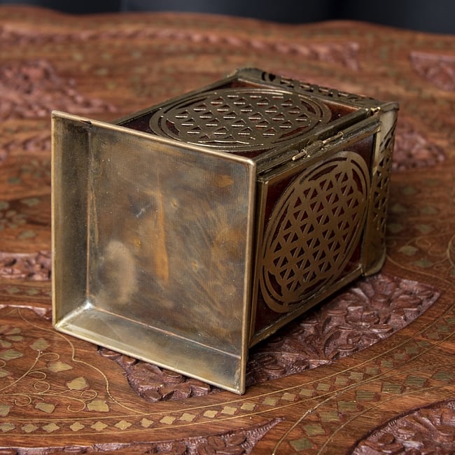 モロッコスタイルの透かし彫りLEDキャンドルランタン〔ロウソク風LEDキャンドル付き〕 - 〔オレンジ〕約18×9.5cm 7 - 裏面の様子です。