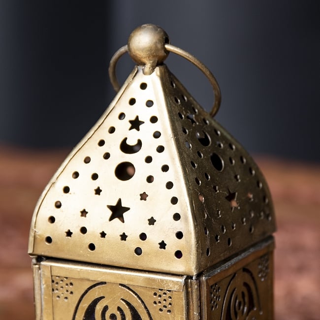 モロッコスタイルの透かし彫りLEDキャンドルランタン〔ロウソク風LEDキャンドル付き〕 - 〔パープル〕約13×7cm 5 - モロッコランプ特有の美しい切り抜き細工。