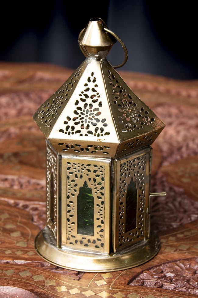 モロッコスタイルの透かし彫りLEDキャンドルランタン〔ロウソク風LEDキャンドル付き〕 - 〔グリーン〕約17×9cm 3 - 明るい部屋で見てみました。キャンドルを灯していなくても可愛いですね！