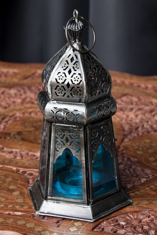 モロッコスタイルの透かし彫りLEDキャンドルランタン〔ロウソク風LEDキャンドル付き〕 - 〔ブルー〕約19×10cm 3 - 明るい部屋で見てみました。キャンドルを灯していなくても可愛いですね！