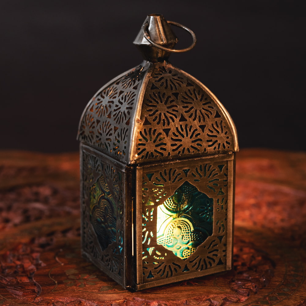 モロッコスタイルの透かし彫りLEDキャンドルランタン【ロウソク風LED