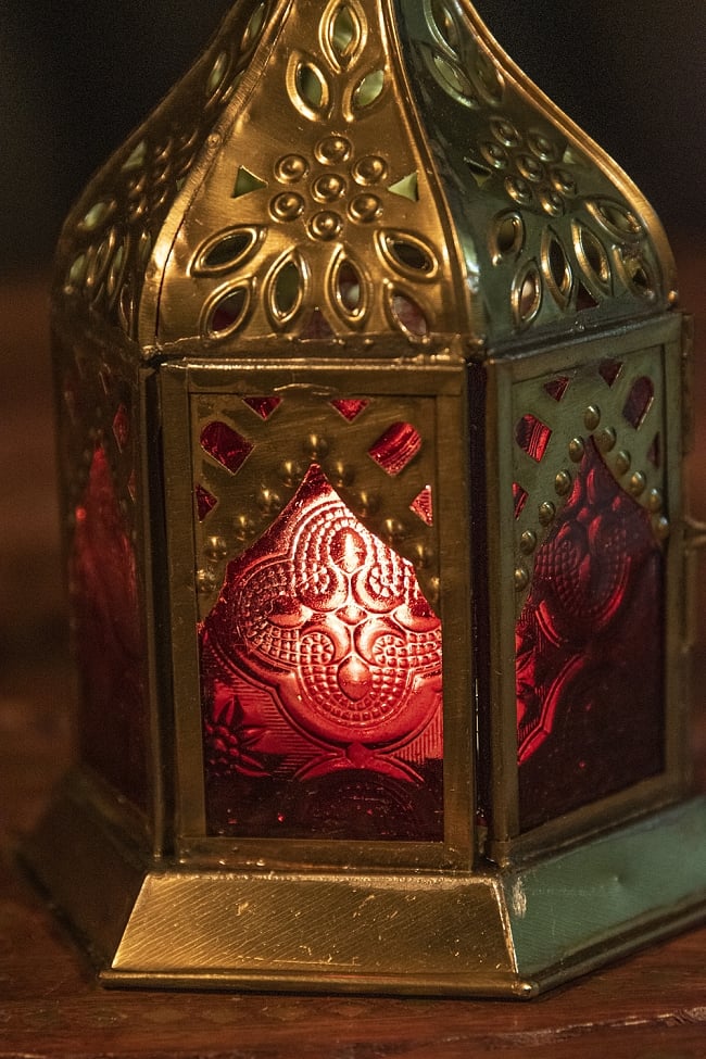 モロッコスタイルの透かし彫りLEDキャンドルランタン〔ロウソク風LEDキャンドル付き〕 - 〔レッド〕約15.5×9.5cm 2 - 全体写真です
