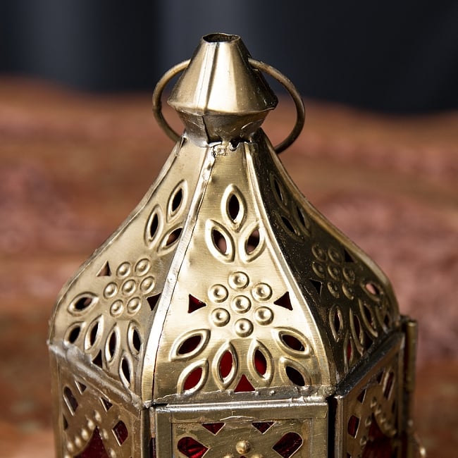モロッコスタイルの透かし彫りLEDキャンドルランタン〔ロウソク風LEDキャンドル付き〕 - 〔レッド〕約15.5×9.5cm 5 - モロッコランプ特有の美しい切り抜き細工。