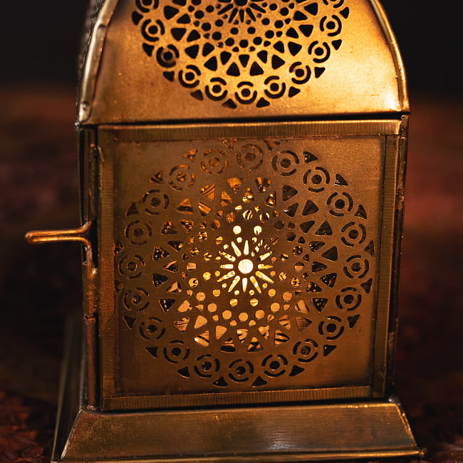 モロッコスタイルの透かし彫りLEDキャンドルランタン【ロウソク風LEDキャンドル付き】〔クリア〕約15.5cm×約8.1cm 2 - 全体写真です