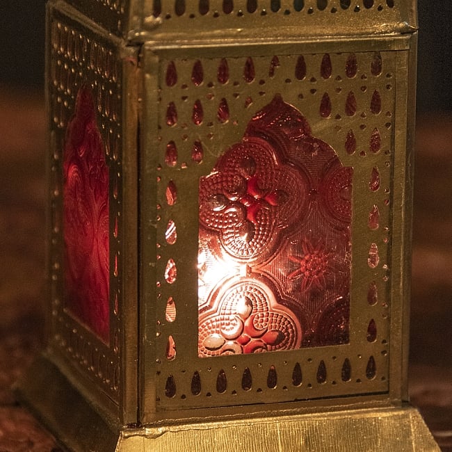 モロッコスタイルの透かし彫りLEDキャンドルランタン〔ロウソク風LEDキャンドル付き〕 - 〔レッド〕約21.5×13cm 2 - 全体写真です