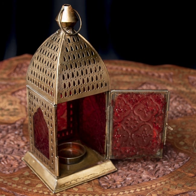 モロッコスタイルの透かし彫りLEDキャンドルランタン〔ロウソク風LEDキャンドル付き〕 - 〔レッド〕約21.5×13cm 8 - この状態でLEDキャンドルを入れます