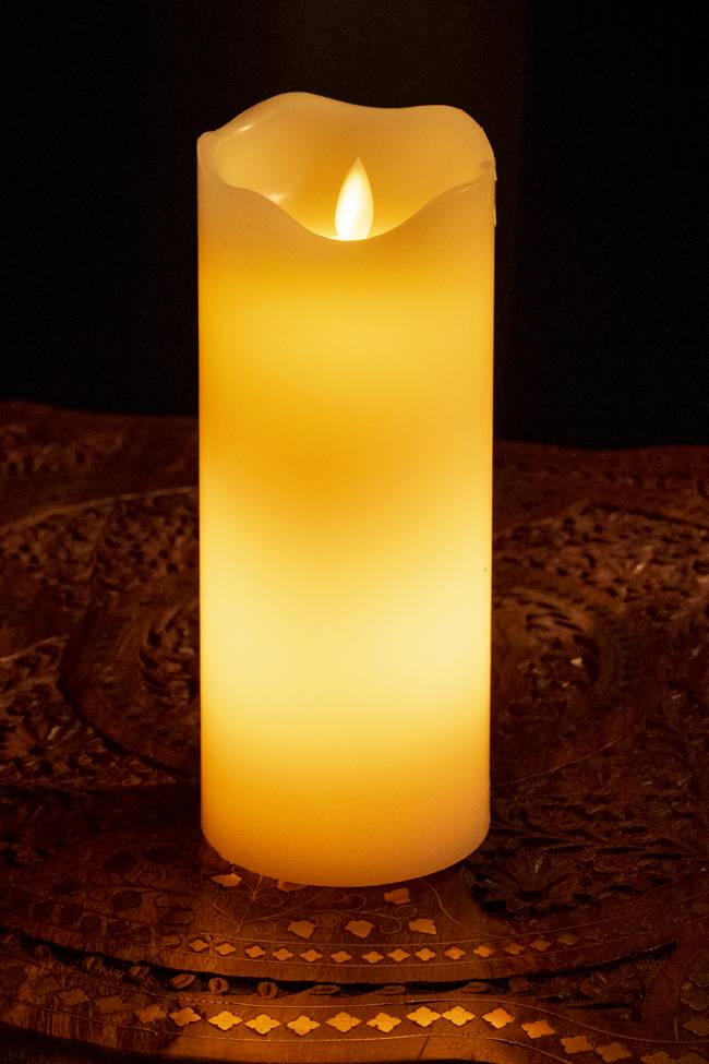 USB充電式】本物のロウで作られた ゆらめく灯火 ロウソク風LED