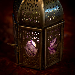 モロッコスタイルの透かし彫りLEDキャンドルランタン〔ロウソク風LEDキャンドル付き〕 - ハムサ 約11cm×6cm - サブ2