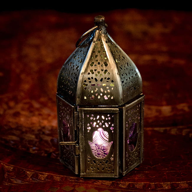 モロッコスタイルの透かし彫りLEDキャンドルランタン〔ロウソク風LEDキャンドル付き〕 - ハムサ 約11cm×6cmの写真