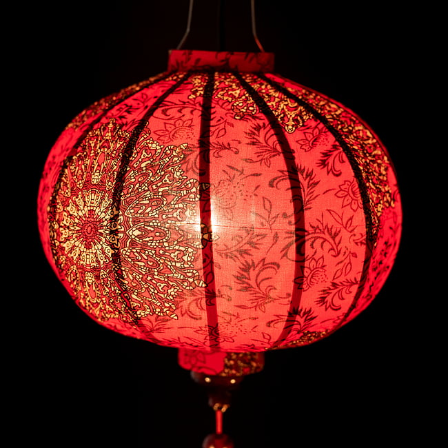 華やかな柄入り　ベトナム伝統のホイアン・ランタン〔提灯〕 - 丸型〔マンダラ模様〕 3 - 幻想的な趣がありますね。